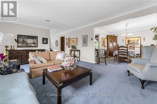 63 Mountain Street, St. Catharines (460 - Burleigh Hill), ON - Indoor Photo Showing Living Room