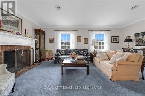 63 Mountain Street, St. Catharines (460 - Burleigh Hill), ON - Indoor Photo Showing Living Room With Fireplace