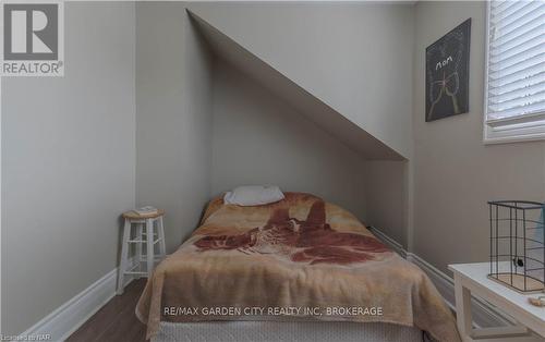 4 Haig Street, St. Catharines (451 - Downtown), ON - Indoor Photo Showing Bedroom