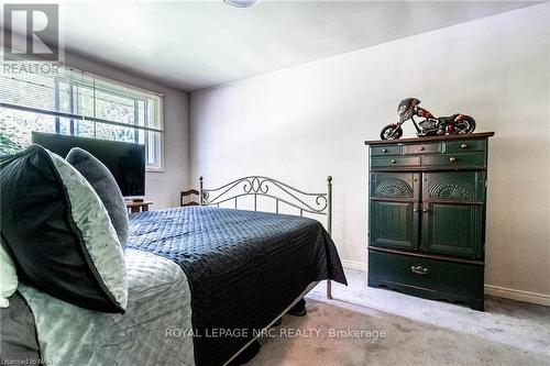 5811 Hillcrest Crescent, Niagara Falls (205 - Church'S Lane), ON - Indoor Photo Showing Bedroom