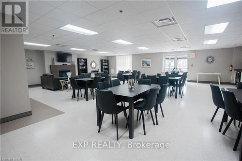 201 - 141 Vansickle Road, St. Catharines (462 - Rykert/Vansickle), ON - Indoor Photo Showing Dining Room