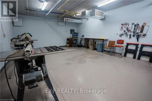 201 - 141 Vansickle Road, St. Catharines (462 - Rykert/Vansickle), ON - Indoor Photo Showing Garage