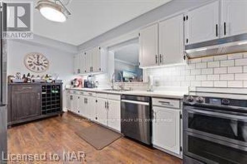 2850 Thunder Bay Road, Fort Erie (335 - Ridgeway), ON - Indoor Photo Showing Kitchen