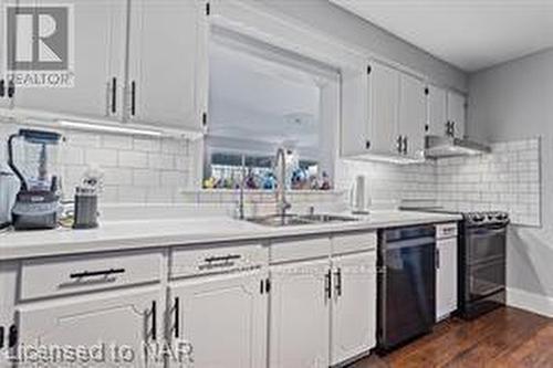 2850 Thunder Bay Road, Fort Erie (335 - Ridgeway), ON - Indoor Photo Showing Kitchen With Double Sink With Upgraded Kitchen