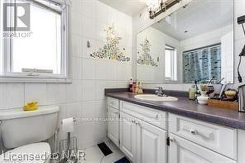 2850 Thunder Bay Road, Fort Erie (335 - Ridgeway), ON - Indoor Photo Showing Bathroom