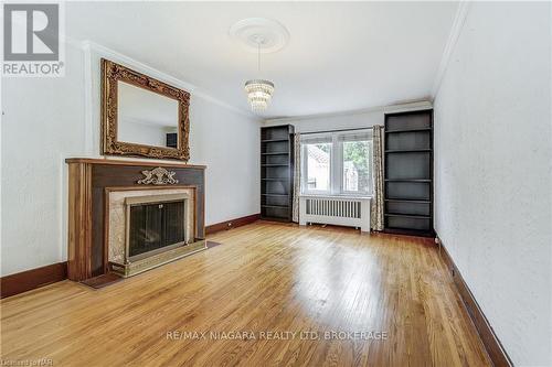 6 Highland Gardens, Welland (769 - Prince Charles), ON - Indoor Photo Showing Living Room With Fireplace