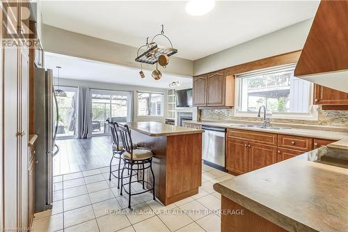 6 Highland Gardens, Welland (769 - Prince Charles), ON - Indoor Photo Showing Kitchen With Double Sink