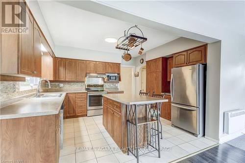 6 Highland Gardens, Welland (769 - Prince Charles), ON - Indoor Photo Showing Kitchen