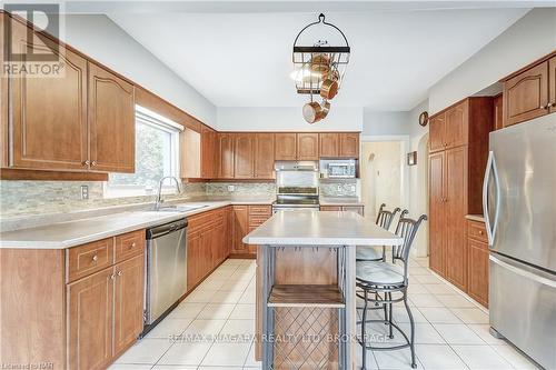 6 Highland Gardens, Welland (769 - Prince Charles), ON - Indoor Photo Showing Kitchen