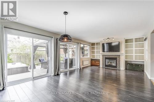 6 Highland Gardens, Welland (769 - Prince Charles), ON - Indoor Photo Showing Living Room With Fireplace