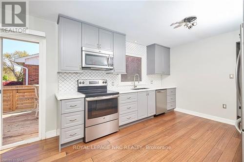 12 Corbett Avenue, St. Catharines (438 - Port Dalhousie), ON - Indoor Photo Showing Kitchen