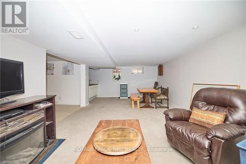 12 Corbett Avenue, St. Catharines (438 - Port Dalhousie), ON - Indoor Photo Showing Living Room