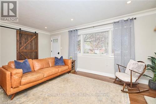 12 Corbett Avenue, St. Catharines (438 - Port Dalhousie), ON - Indoor Photo Showing Living Room