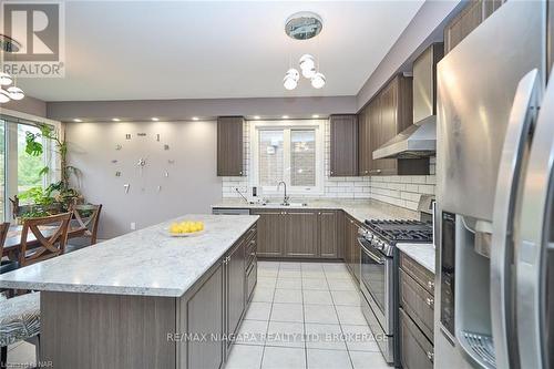 7721 Sassafras Trail, Niagara Falls (222 - Brown), ON - Indoor Photo Showing Kitchen With Upgraded Kitchen