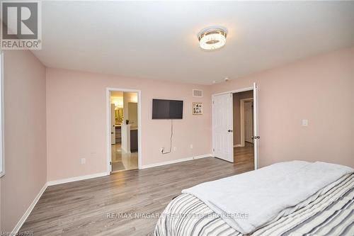 7721 Sassafras Trail, Niagara Falls (222 - Brown), ON - Indoor Photo Showing Bedroom