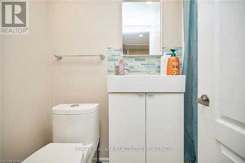 7721 Sassafras Trail, Niagara Falls (222 - Brown), ON - Indoor Photo Showing Bathroom