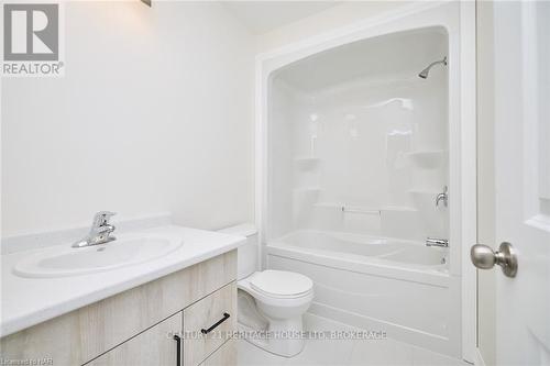 23 - 397 Garrison Road, Fort Erie (333 - Lakeshore), ON - Indoor Photo Showing Bathroom