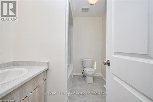 23 - 397 Garrison Road, Fort Erie (333 - Lakeshore), ON - Indoor Photo Showing Bathroom