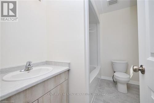 23 - 397 Garrison Road, Fort Erie (333 - Lakeshore), ON - Indoor Photo Showing Bathroom