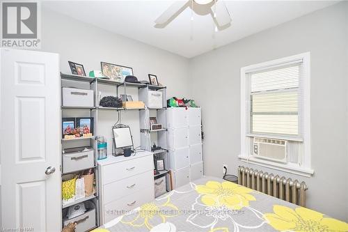 48 Semley Avenue, Welland (772 - Broadway), ON - Indoor Photo Showing Bedroom