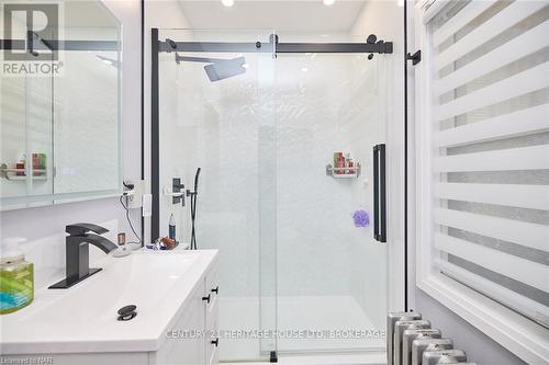 48 Semley Avenue, Welland (772 - Broadway), ON - Indoor Photo Showing Bathroom