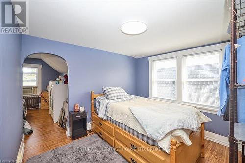 48 Semley Avenue, Welland (772 - Broadway), ON - Indoor Photo Showing Bedroom