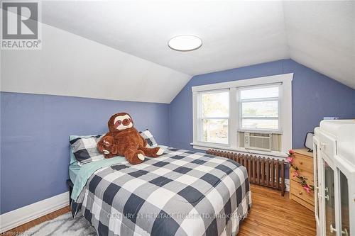 48 Semley Avenue, Welland (772 - Broadway), ON - Indoor Photo Showing Bedroom