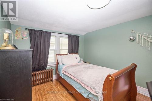 48 Semley Avenue, Welland (772 - Broadway), ON - Indoor Photo Showing Bedroom