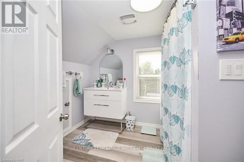 48 Semley Avenue, Welland (772 - Broadway), ON - Indoor Photo Showing Bathroom