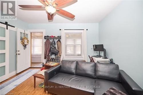 48 Semley Avenue, Welland (772 - Broadway), ON - Indoor Photo Showing Living Room