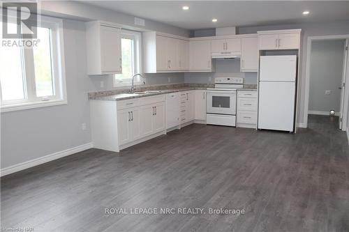 2 - 113 Downs Drive, Welland (768 - Welland Downtown), ON - Indoor Photo Showing Kitchen