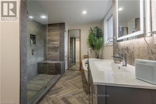 110 Garner Avenue, Welland (768 - Welland Downtown), ON - Indoor Photo Showing Bathroom