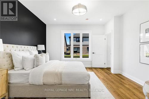 7490 Sherrilee Crescent, Niagara Falls (222 - Brown), ON - Indoor Photo Showing Bedroom