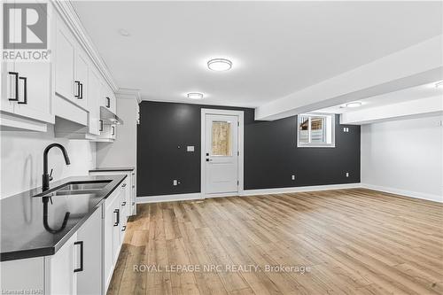 7490 Sherrilee Crescent, Niagara Falls (222 - Brown), ON - Indoor Photo Showing Kitchen With Double Sink