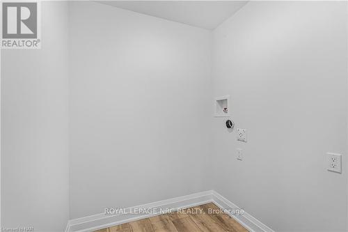 7490 Sherrilee Crescent, Niagara Falls (222 - Brown), ON - Indoor Photo Showing Other Room