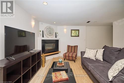 2459 Noella Crescent, Niagara Falls (207 - Casey), ON - Indoor Photo Showing Living Room With Fireplace