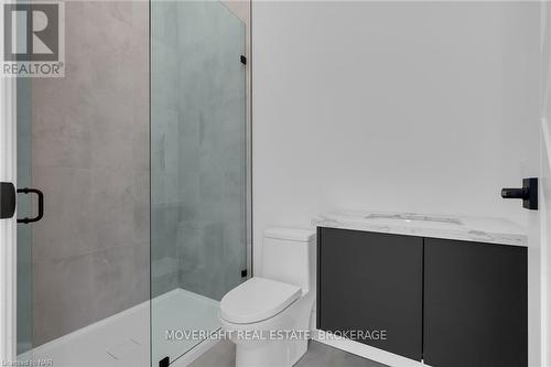 360 Beechwood Avenue, Fort Erie (337 - Crystal Beach), ON - Indoor Photo Showing Bathroom