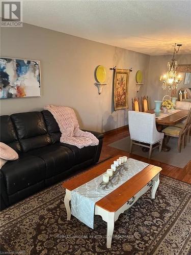 78 Ashburn Crescent, Vaughan (East Woodbridge), ON - Indoor Photo Showing Living Room