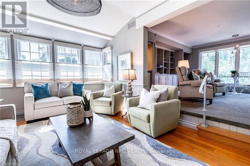 4189 Elberta Avenue, Niagara Falls (212 - Morrison), ON - Indoor Photo Showing Living Room