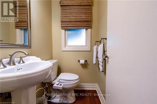 4189 Elberta Avenue, Niagara Falls (212 - Morrison), ON - Indoor Photo Showing Bathroom