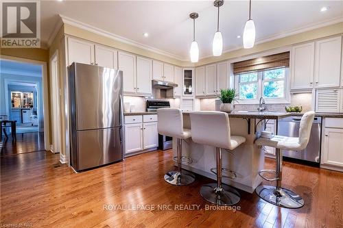 4189 Elberta Avenue, Niagara Falls (212 - Morrison), ON - Indoor Photo Showing Kitchen With Upgraded Kitchen