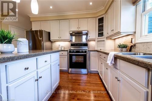 4189 Elberta Avenue, Niagara Falls (212 - Morrison), ON - Indoor Photo Showing Kitchen With Double Sink