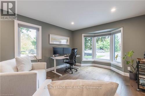 12 Scottdale Court, Pelham (662 - Fonthill), ON - Indoor Photo Showing Living Room