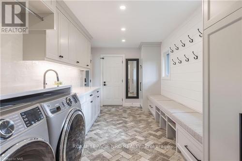 12 Scottdale Court, Pelham (662 - Fonthill), ON - Indoor Photo Showing Laundry Room