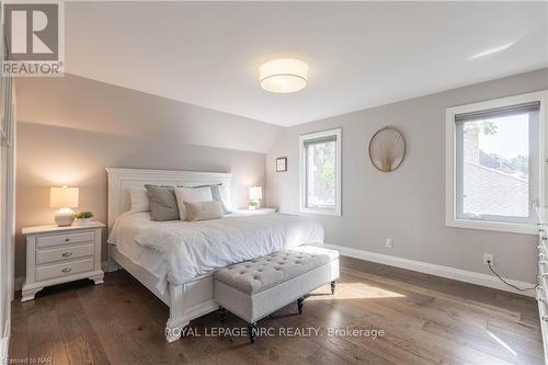 12 Scottdale Court, Pelham (662 - Fonthill), ON - Indoor Photo Showing Bedroom