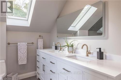 12 Scottdale Court, Pelham (662 - Fonthill), ON - Indoor Photo Showing Bathroom