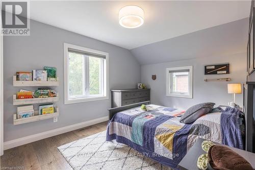 12 Scottdale Court, Pelham (662 - Fonthill), ON - Indoor Photo Showing Bedroom