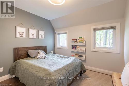 12 Scottdale Court, Pelham (662 - Fonthill), ON - Indoor Photo Showing Bedroom