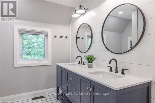 12 Scottdale Court, Pelham (662 - Fonthill), ON - Indoor Photo Showing Bathroom