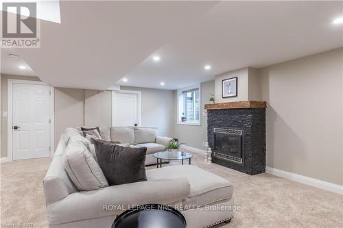 12 Scottdale Court, Pelham (662 - Fonthill), ON - Indoor With Fireplace